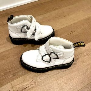 Doc Martens Devon Heart White womens size 6